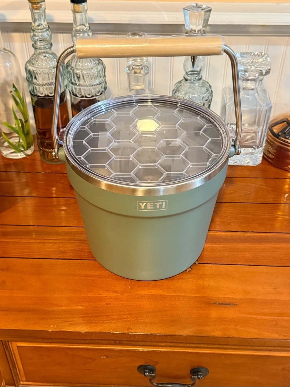 YETI Rambler Ice Bucket / Beverage Tub with Lid – Camp Green (Rare Color)